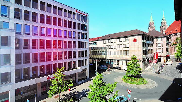 Nürnberg: Sparkasse kündigt tausenden Kunden wegen neuen AGB