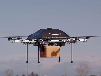 Hier kommt das Bestellte! Amazon will Pakete mit Drohnen ausliefern. Foto: Amazon