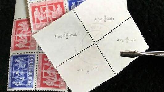 Aus billigen Briefmarken werden heute durch nachverwendete Stempel "kleine, aber falsche Schätze" hergestellt. Sie seien nichts weiter als wertloses Altpapier, sagte Heinz Stempfle in einem Vortrag beim Kissinger Briefmarkenverein. Foto: Peter Rauch