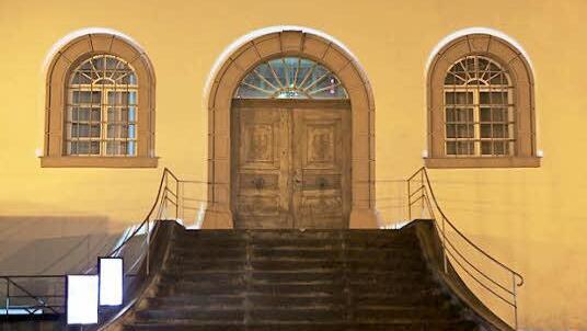 In der Alten Markthalle befindet sich während Kronach leuchtet die Ausstellung "Glass meets light". Foto: Barbara Herbst