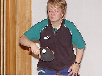 Doris Gareis von der SG Neuses II war am 8:5-Sieg gegen die eigene erste Mannschaft mit dem Gewinn von zwei Einzeln und dem Doppelerfolg mit Isabel Schmidt maßgeblich beteiligt. Foto: Hans Franz