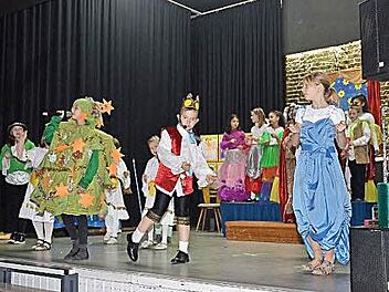 In zwei Aufführungen begeisterten die jungen Darsteller ihre Mitschüler aus dem Landkreis Kronach und am Abend Eltern, Großeltern, Geschwister und geladene Ehrengäste. Foto: Karl-Heinz Hofmann
