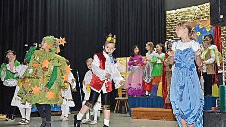 In zwei Aufführungen begeisterten die jungen Darsteller ihre Mitschüler aus dem Landkreis Kronach und am Abend Eltern, Großeltern, Geschwister und geladene Ehrengäste. Foto: Karl-Heinz Hofmann