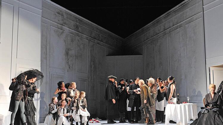 Szene aus dem "Rosenkavalier" am Landestheater Coburg.Foto: Andrea Kremper