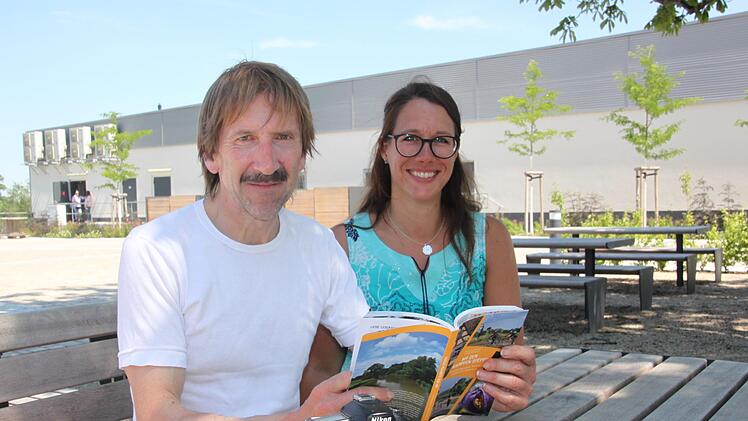 Die Autoren Harald Weigand und Christine Richert sind froh, dass sie ihre Idee tats&auml;chlich realisieren konnten. Foto: Mirjam Stumpf