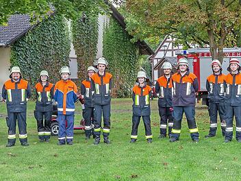 Das Foto zeigt die beiden erfolgreichen Gruppen der Feuerwehr Unterpreppach mit (von links) Christian Kuhn, Sven Kuhn, KBM Jonas Ludewig, Tobias Schwengler, Ausbilder Jürgen Porzner, Tamara Heinemann, Dominik Präger, Anja Thein, Fabian Bühling, Patrick Schneider, Niklas Derra, Gruppenführerin Jasmin Schwengler, Jakob Groh, Max Deublein, Matthias Klopf, Christian Konrad, Ingo Heinemann, Tobias Hau, Matthias Lurz, Andreas Platzer.