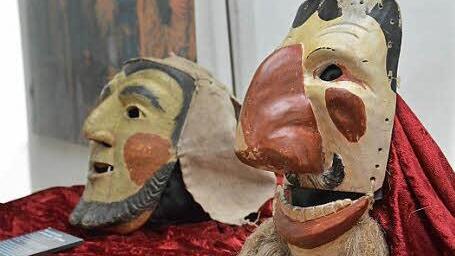 Faschingsmasken sind bis 18. Februar im Museum zu sehen. Foto: Björn Hein