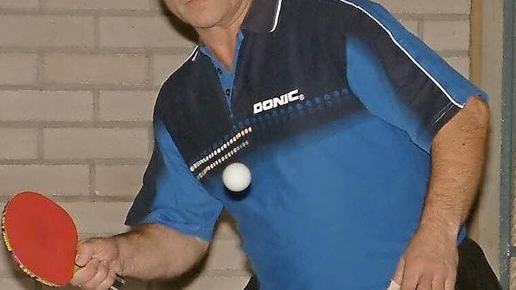 Beim TTC Wallenfels musste Roland Schön für den verhinderten Philipp Müller in die Bresche springen. Beim 9:7-Sieg im Spitzenspiel der 2. Kreisliga beim ATSV Reichenbach gewann der Ersatzmann seine beiden Einzel und das Doppel mit Markus Zeuß. Foto: Hans Franz