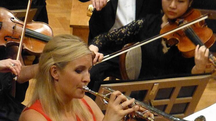 Alison Balsom bei Qigang Chens Trompetenkonzert. Foto: Ahnert