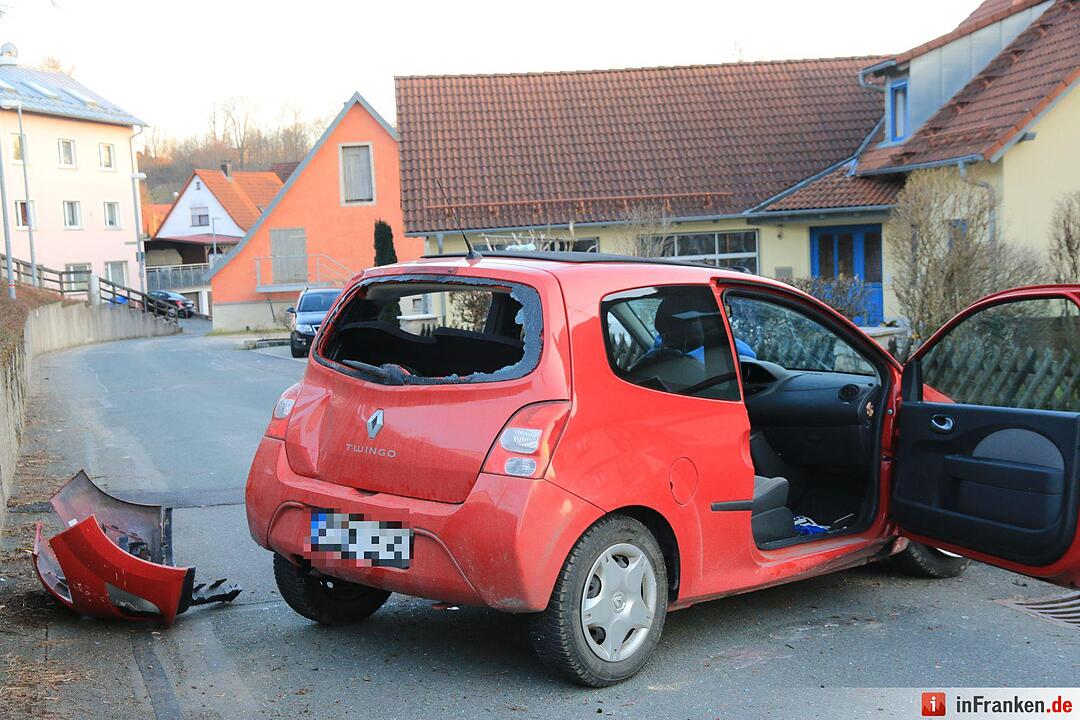 Pkw überschlägt sich in Hollfeld