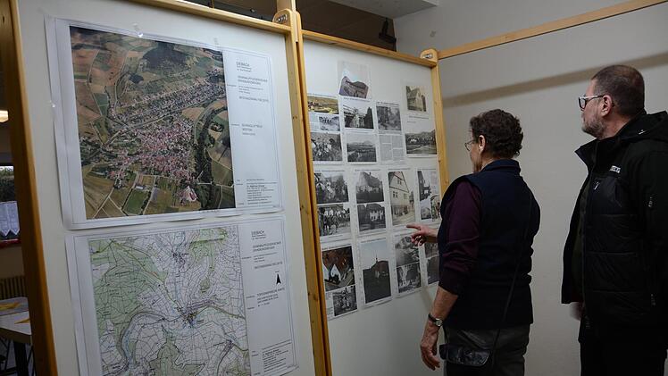 Die Ausstellung zeigt allgemeine historische Aufnahmen, aber auch solche aus Diebach. Hier erkennt sich manch einer wieder.Elisabeth Assmann