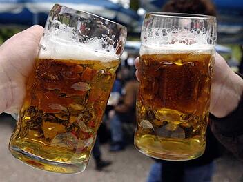 Die Deutschen geben Milliarden für Bier aus. Doch der Markt verändert sich. Symbolbild: Jan Woitas /dpa