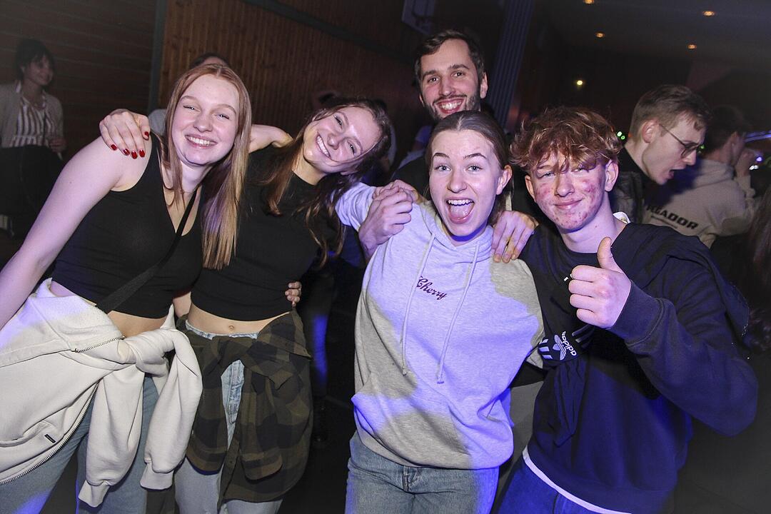 Mit vielen Party-Songs der 80er & 90er und Rock-Pop Klassikern