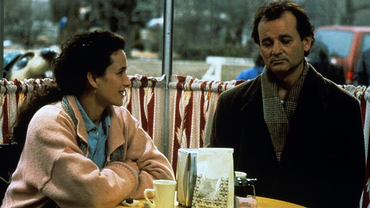 Bill Murray drehte mit "Und täglich grüßt das Murmeltier" (1993) von Harold Ramis eine der schönsten Komödien Hollywoods. Seine Kollegin in dem aberwitzigen Film: Andie McDowell (Bild).