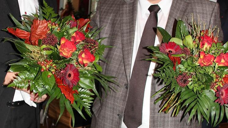 Andreas Parr aus Aschaffenburg mit SPD-Bezirksvorsitzendem Frank Hofmann. Im Hintergrund: der Männer-Spitzenkandidat Bernd Rützel.