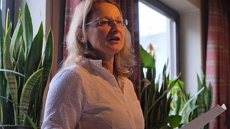 Ortsprecherin Elisabeth Assmann stellte sich den Fragen der Bürger. Foto: Gerd Schaar