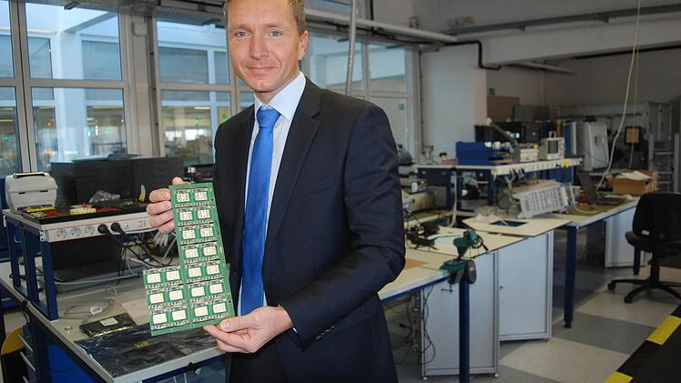 Die Radaranlagen, die das Team von Robert Mock baut, sind keine großen Schüsseln, sondern High-Tech im Miniaturformat.