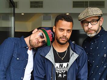 Die Hip-Hop-Band "Beginner" treten bei Rock im Park 2017 in Nürnberg auf. Wer sind die "Beginner" eigentlich? Foto: Jens Kalaene/dpa