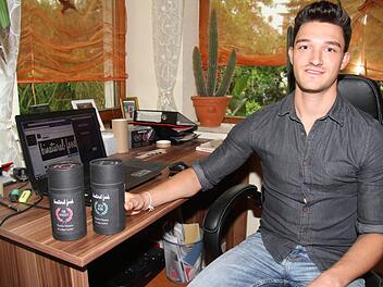 Die Proteinshakes made in Kulmbach, schmecken nussig oder fruchtig. Auch die Namen "Green Adonis" und "Pink Aphrodite" klingen verheißungsvoll. Philipp Metzner ist zufrieden mit der Erfindung. Foto: Sonny Adam