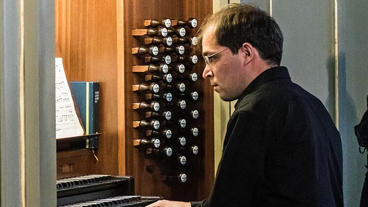 Der Organist Matthias Neumann gestaltet am Sonntag, 14. Oktober, ein Konzert in der Schlosskirche von Lahm.Foto: Archiv/Jochen Bergerg
