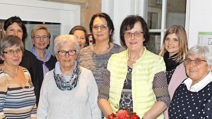 Die Neuwahlen standen bei der Frauen-Union Kronach im Mittelpunkt der Hauptversammlung, hier die neu gewählte Mannschaft mit (von links) der Zweiten Vorsitzenden Gertrud Deckelmann, Zweiter Bürgermeisterin Angela Hofmann, Kreisvorsitzender Sibylle Fugmann, der Zweiten Vorsitzenden Edda Fischer, Beisitzerin Carin Bülling, der neuen Vorsitzenden Sabine Scherbel, der scheidenden Vorsitzenden Waltraud Fehn, Beisitzerin Marie-Therese Wunder und Schatzmeisterin Mathilde Hutzl. Foto: Michael Wunder