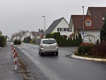 70 Prozent aller Fahrzeuge sind bei Geschwindigkeitsmessungen im Bereich der Bushaltestelle in Kleinaugsfeld zu schnell gefahren. "Das ist erschreckend", meinte Bürgermeister Günther Werner bei der Bürgerversammlung.Ulrike Langer