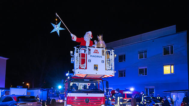 Erlangen: Rettungsdienste machen kranken Kindern mit Blaulichtaktion "gro&szlig;e Freude"