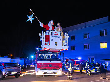 Erlangen: Rettungsdienste machen kranken Kindern mit Blaulichtaktion "große Freude"