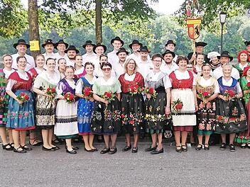 Die Mitglieder des Heroldsbacher Heimat- und Trachtenvereins hatten sich f&uuml;r den Umzug herausgeputzt.