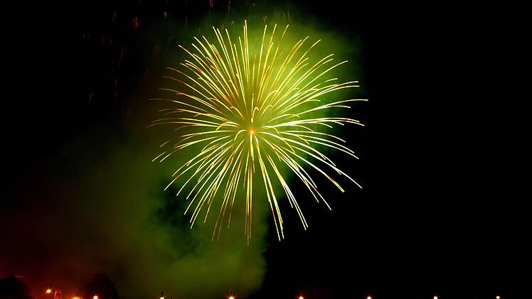 Auch bei leichtem Regen eine Augenweide: Feuerwerk über Bad Kissingen zum Abschluss des Rakoczy-Festes 2013. Foto: Michael Röhner