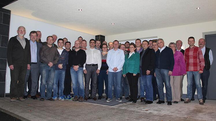 Diese Kandidaten treten auf der Liste "Freie Wähler - CSU - Bündnis für Tettau" bei den Kommunalwahlen an. Foto: Veronika Schadeck