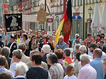 In Haßfurt fanden sich viele Gläubige zur Fronleichnamsprozession. Foto: Rene Ruprecht