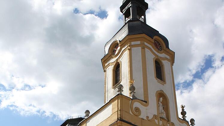 Kunsthandwerkermarkt rund um die Kirche Foto: Carmen Schwind