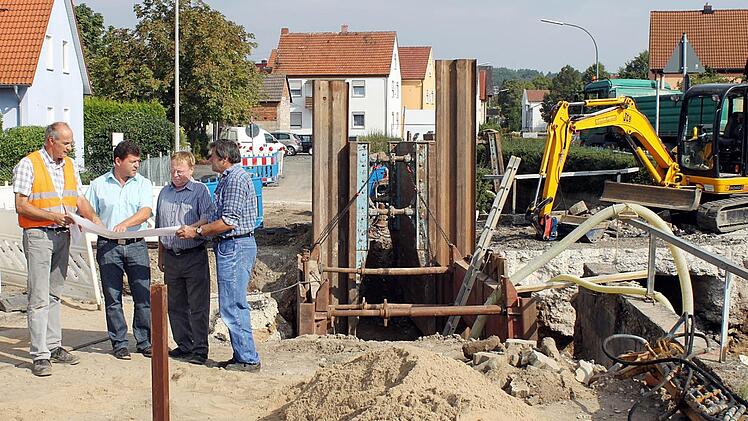 Besprechung an  der Brückenbaustelle Foto: Joachim Karl