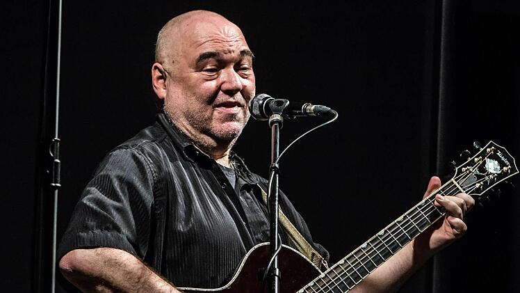 Warum der in Bamberg lebende Liedermacher Wolfgang Buck viele Fans in der Region Coburg hat.