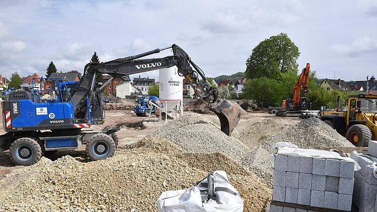 Derzeit wird der Baugrund auf dem Areal zwischen Kanonenweg, Kalenderweg und der Bahnlinie vorbereitet.Ronald Rinklef