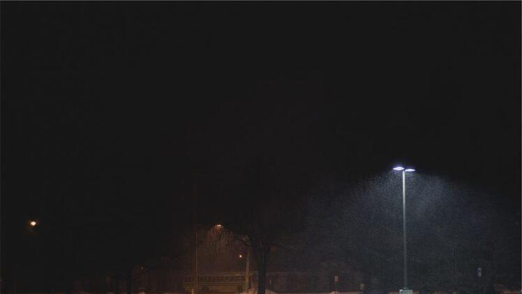Der junge Mann zerrte die 18-Jährige auf einem Parkplatz in ein silbernes Auto. Dort "nahm er sexuelle Handlungen an ihr vor". Symbolbild: pixabay.com/StockSnap