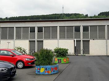 Die alte Turnhalle in Steinwiesen soll in eine Kulturhalle umgebaut werden. Foto: Susanne Deuerling