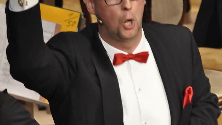 Patrick Rohbeck ist nicht nur als Bariton, sondern auch als Moderator brillant. Foto: Peter Klopf