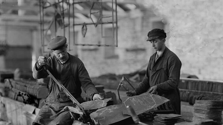 Zuschneider im Oertelsbruch der 1920er Jahre Repro: Gerd Fleischmann