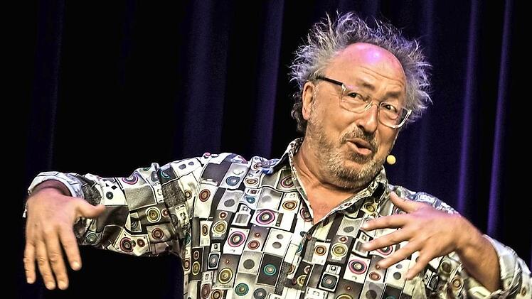 Lachen, obwohl ihm eigentlich zum Weinen zumute ist: Urban Priol gastierte im ausverkauften Coburger Kongresshaus. Foto: Jochen Berger