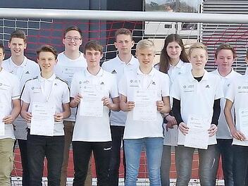 Diese frischgebackenen 21 DFB-Junior-Coachs meisterten ihre Ausbildung am KZG.  Foto: Heike Schülein