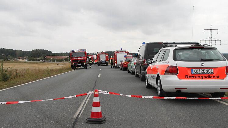 Zahlreiche Rettungskräfte waren am Unglücksort im Einsatz. Foto: Jürgen Gärtner