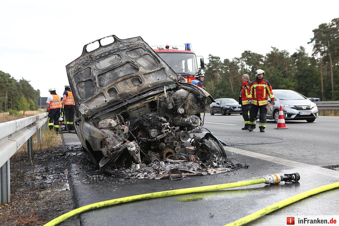 BMW brennt auf A3 völlig aus