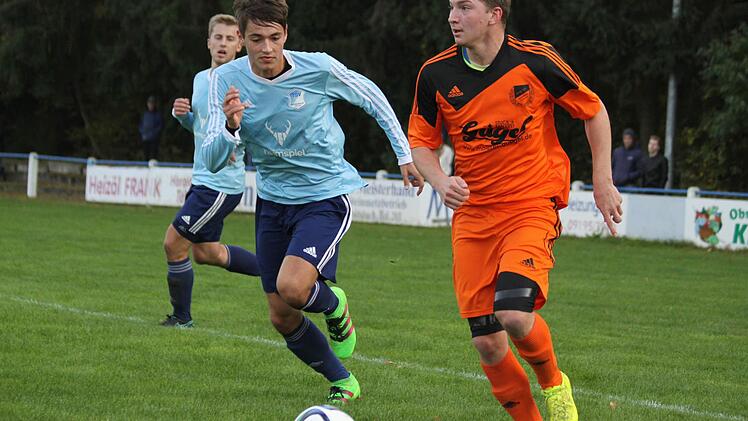 Lucas Müller (re.) im Laufduell mit Tobias Ziegler.