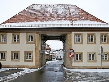 Im März oder April soll das Torhaus fertig sein. Foto: Renate Neubecker
