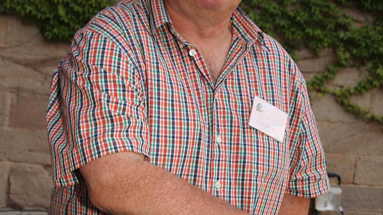 Erich Schiffelholz vom Landesbund für Vogelschutz, ein ausgewiesener Fledermausexperte.