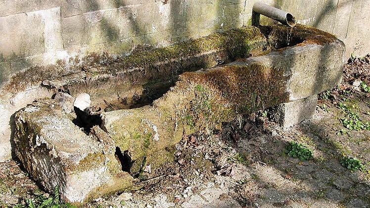Die Brunnenanlage bei Weickenbach muss dringend saniert werden. Foto: Klaus Oelzner