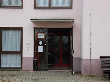 Am Donnerstag gegen 15 Uhr war das Gebäude in der Nordgauerstraße wieder frei zugänglich. Hier leben 45 Asylbewerber.