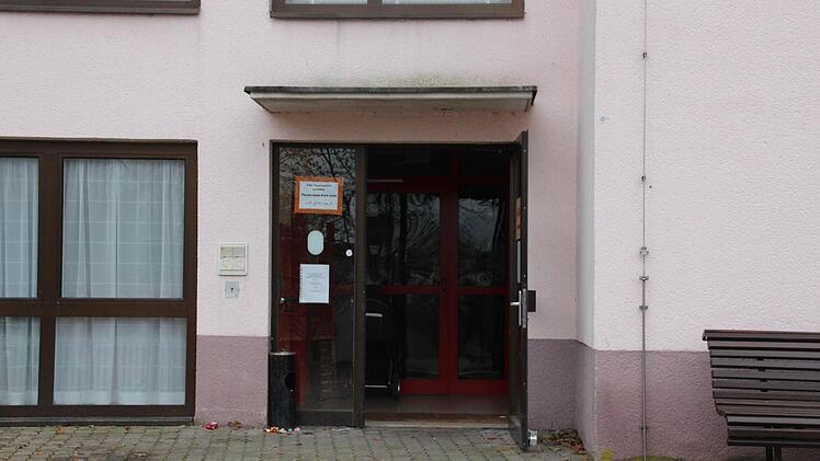 Am Donnerstag gegen 15 Uhr war das Gebäude in der Nordgauerstraße wieder frei zugänglich. Hier leben 45 Asylbewerber.